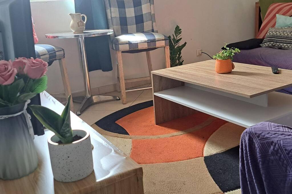 Mendes Family Homestay - B&B In The Heart Of Praia Bagian luar foto