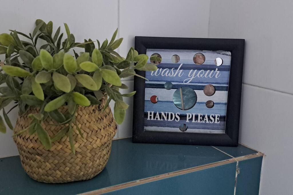 Mendes Family Homestay - B&B In The Heart Of Praia Bagian luar foto