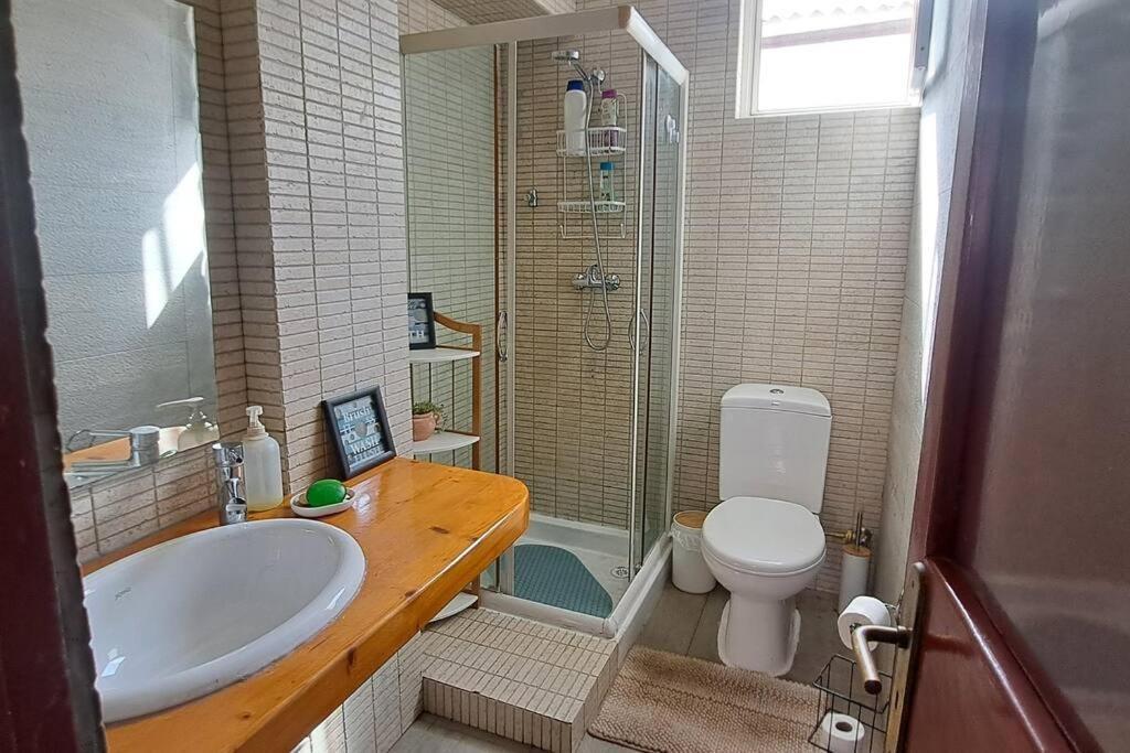 Mendes Family Homestay - B&B In The Heart Of Praia Bagian luar foto
