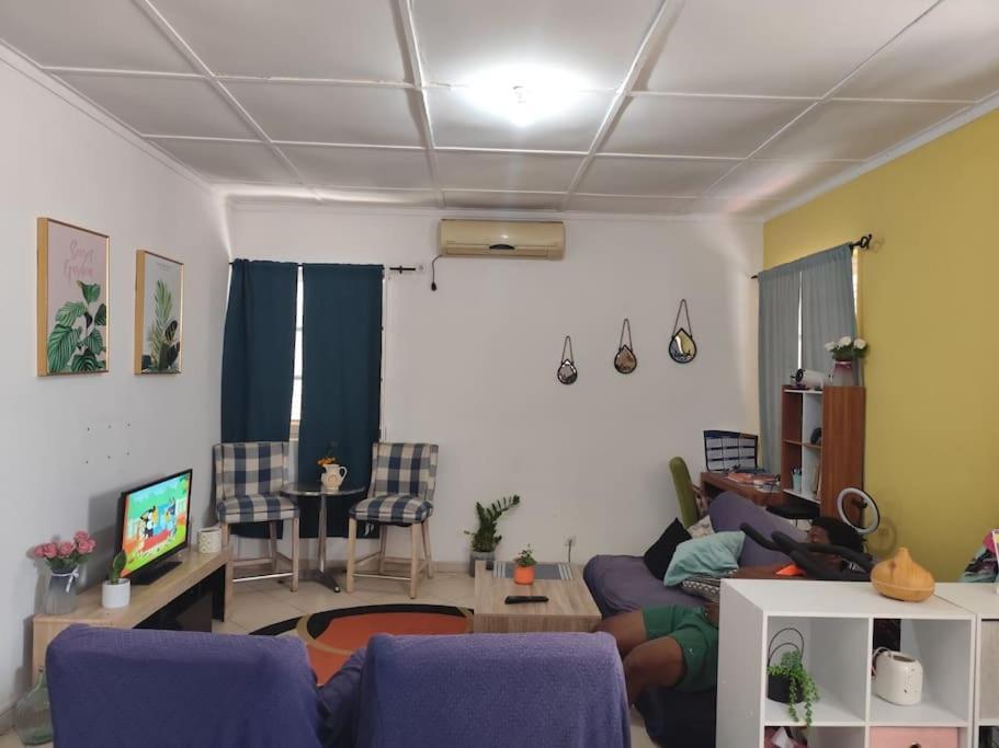 Mendes Family Homestay - B&B In The Heart Of Praia Bagian luar foto