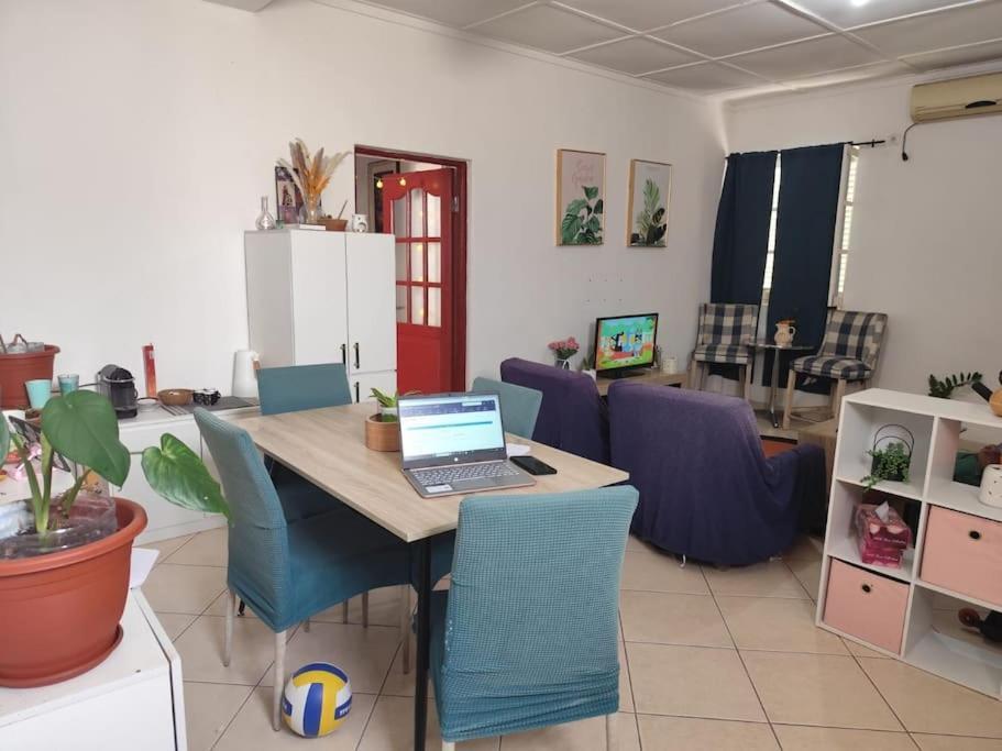 Mendes Family Homestay - B&B In The Heart Of Praia Bagian luar foto